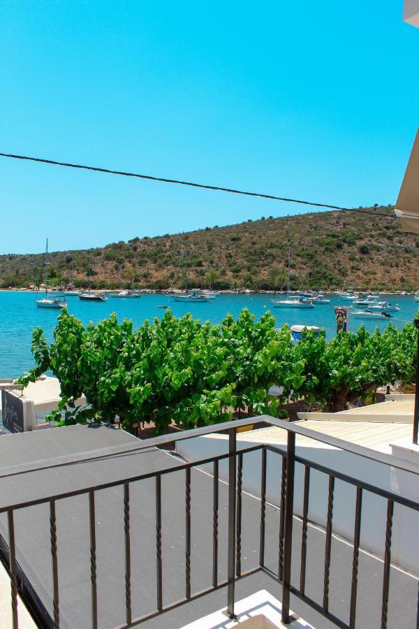 Hotel Apanema Vivari Bagian luar foto